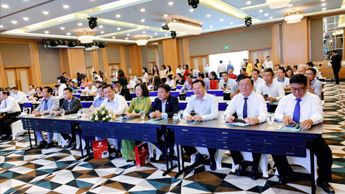 Lãnh đạo tỉnh Khánh Hòa trong buổi công bố chương trình kích cầu du lịch